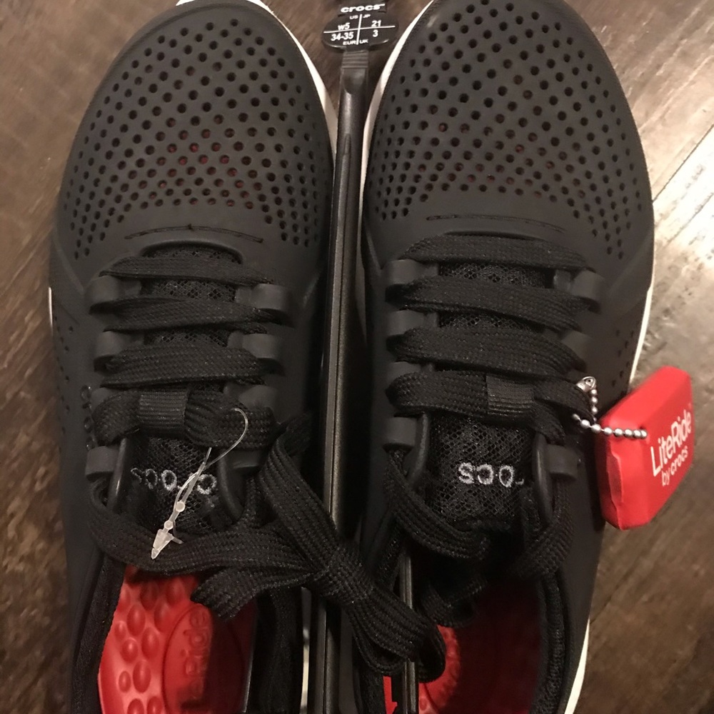 Women’s crocs lite ride pacer brand new
